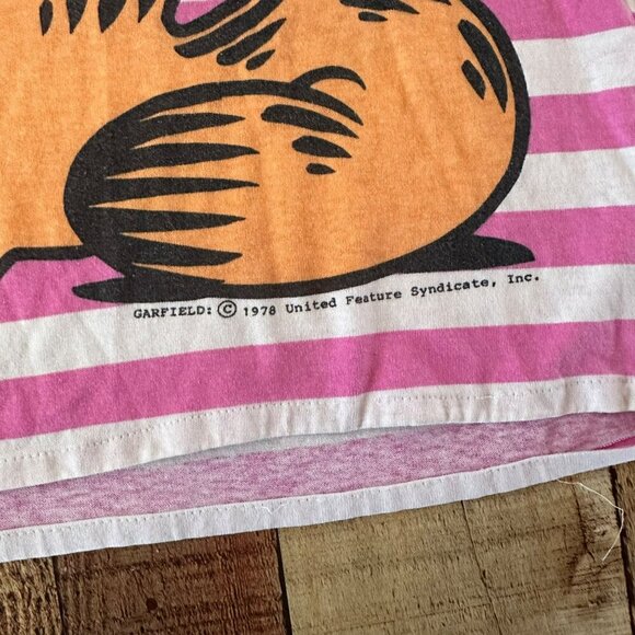 Vintage 1978 Flirts Garfield Striped T-Shirt Cartoon Graphic Pink & White - Picture 8 of 11